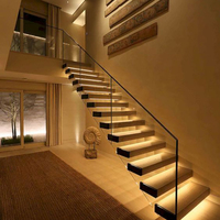 Bande lumineuse led autoportante et droite, avec panneau en verre, style moderne, produit de luxe, idéal pour des escaliers d'intérieur