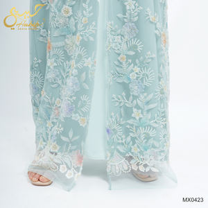 工場直送の豪華なドバイアバヤ、女性用、花柄刺繍、光沢のあるオーガンザ、控えめながらゴージャスな着物、イードの伝統的なイスラム教徒の服装 - Product Image 4