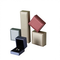 Boîte à bijoux en maille métallique Fuxin avec design personnalisable pour le rangement des bracelets, des bagues, des boucles d'oreilles et des colliers, emballage cadeau en cuir PU
