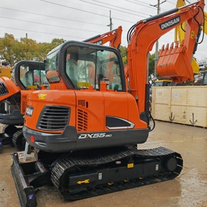 Mini-excavatrice sur chenilles Doosan DX55, couleur verte, hydraulique, équipement de construction - Product Image 1