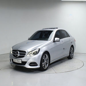 Mercedes Benz Classe E 220d 4MATIC Avantgarde Automatique AWD Diesel Berline de luxe allemande Moteur diesel haut de gamme - Product Image 2