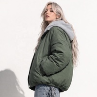 Chaqueta Acolchada para Mujer - Abrigo de Invierno Cálido con Capucha, Estilo Deportivo Urbano, Parka Verde para Uso Diario - Logotipo Personalizado
