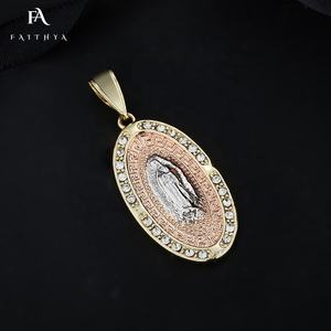 FP1053 Colgante <span class=keywords><strong>de</strong></span> Letra <span class=keywords><strong>de</strong></span> Alta Calidad Hecho a Mano con Textura Irregular <span class=keywords><strong>de</strong></span> la <span class=keywords><strong>Virgen</strong></span> <span class=keywords><strong>de</strong></span> <span class=keywords><strong>Guadalupe</strong></span> en Color Oro y Plata - Product Image 3