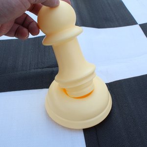 Jeux de société étanches d'extérieur Jeu d'échecs Checks Échiquier de 6 pieds en plastique Pions royaux de 10 pouces de haut - Product Image 3
