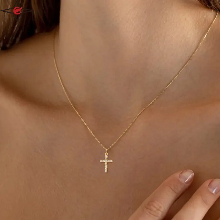 Custom 18k Gold Cuban Small Gold Diamond Necklace Stainless Steel Tiny Titanium Cross Necklace