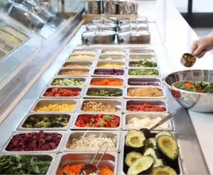 Réfrigérateur de restauration rapide en libre service Réfrigérateur de comptoir/banc de buffet avec plateaux GN