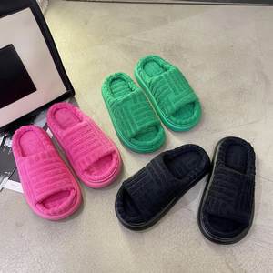 Chaussons d'intérieur en fourrure pour femmes, de luxe, de marque, chauds, en fourrure, moelleux, pour l'hiver - Product Image 3