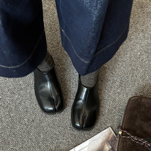 รองเท้าหนังผู้หญิงสไตล์เรโทรอังกฤษปี 2026 แบบสวม แยกนิ้วเท้า พื้นเรียบ สวมใส่สบาย เหมาะสำหรับใส่ทุกวัน - Product Image 2