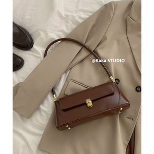2024 nuevo bolso de mano de nicho francés de moda para mujer, bolso Retro para axilas, bolso de hombro de estilo antiguo medio de poliéster con correa única - Product Image 1