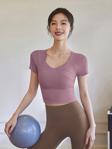 <span class=keywords><strong>T</strong></span>-<span class=keywords><strong>shirt</strong></span> de sport respirant à manches courtes et col en V pour <span class=keywords><strong>femme</strong></span>, coupe ajustée, extensible dans les quatre sens, idéal pour le yoga – Collection é<span class=keywords><strong>t</strong></span>é 2025 - Product Image 3