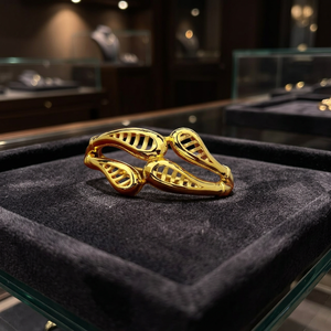 Anillo de Diseño con Hoja de Oro de 22K |   Anillo de Oro para Mujer Chapado en Rodio |   Joyería de Lujo para Bodas, Fiestas y Uso Diario - Product Image 3