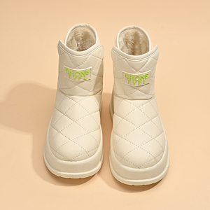 Bottes de neige épaisses les plus vendues pour femmes, nouvelles chaussures d'hiver pour femmes avec semelles rembourrées et bottines à talon compensé. - Product Image 1