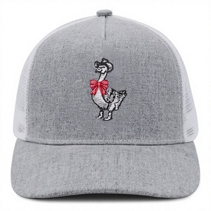 Casquette de camionneur 5 panneaux en maille avec broderie 3D étoile, casquette de sport unisexe tendance en stock, prête à être expédiée - Product Image 2