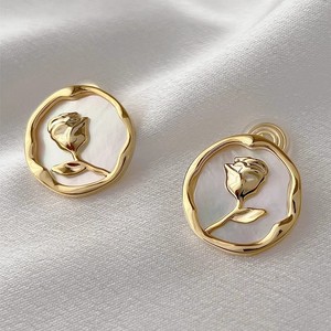 Retro Sieraden Schelp Moeder Vergulde Ronde Roos Bloem Clip Op Oorbel Niet Doorboord Oorbel - Product Image 4