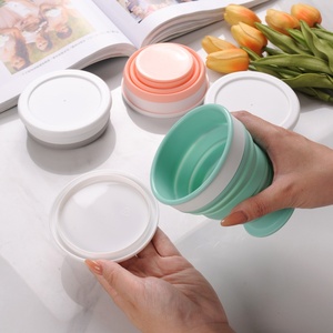 แก้วพับได้ซิลิโคนทนความร้อน พกพาสะดวกสำหรับกาแฟ ชา ใช้กลางแจ้ง พร้อมฝาปิด - Product Image 3