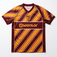Großhandel Gestreiftes Piping-Design Fußballtrikot Polyester Mode Sport T-Shirt Atmungsaktiv Maßgeschneidert Unisex Retro Fußballtrikot