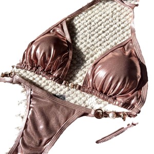 Conjunto de bikini metálico rosa, traje de baño de dos piezas con detalle de cadena de perlas para mujer - Product Image 1
