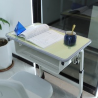 Des bureaux et des chaises d'étudiant de haute qualité conviennent aux salles de classe, aux maisons, aux appartements et à d'autres lieux