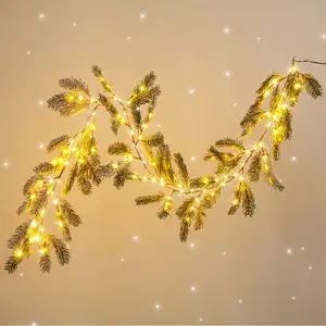 Tira de luz de ratán de decoración navideña de gran oferta con hojas de enebro nevando para el dormitorio de la habitación del hogar