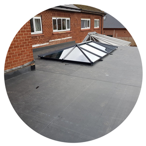 Cubierta de Techo de Caucho EPDM para Aplicaciones Comerciales, Industriales y Residenciales, <span class=keywords><strong>Membrana</strong></span> Impermeable para Techos Planos, Adherida con Adhesivos Líquidos - Product Image 2