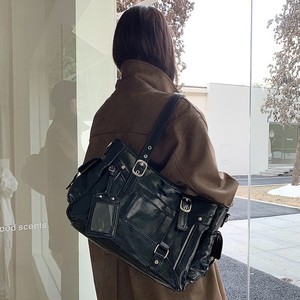 Bolso Tote Negro de Gran Capacidad con Bolsillo con Cremallera, Resistente al Agua, para Uso Diario, Bandolera - Product Image 1