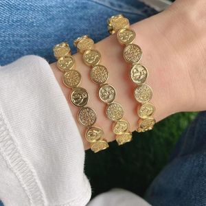 Elegantes encantos de lujo a granel de moda milagro religioso Guadalupe <span class=keywords><strong>San</strong></span> <span class=keywords><strong>Benito</strong></span> forma de moneda Brazaletes abiertos Pulseras - Product Image 5