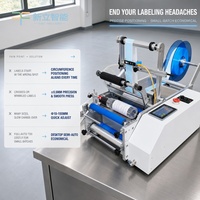 Machine d'étiquetage de bouteilles rondes semi-automatique électrique portable pour les bouteilles de cosmétiques et de vin avec positionnement circonférentiel