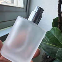 Flacon pulvérisateur de parfum carré en verre 30/50 ml avec bouchon à vis, portable, pour cosmétiques, couleur personnalisée, sans diffuseur à roseaux, vide