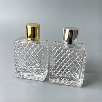 Flacon de parfum carré en verre de 50 ml et 100 ml avec bouchon métallique, flacon pulvérisateur texturé transparent pour femmes