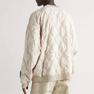 Sweat-shirt matelassé avec patchwork imprimé pour homme - Product Image 2