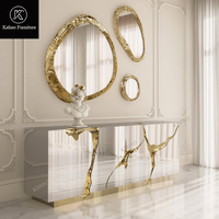 Buffet de luxe haut de gamme fait main sur mesure avec miroir craquelé à feuille d'or et base en acier inoxydable pour salon de villa