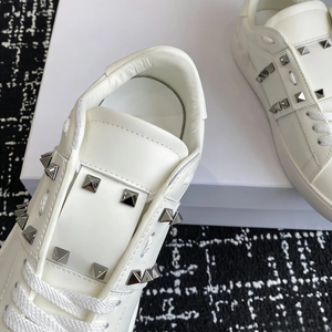 Baskets plateforme à lacets avec bride à talon clouté et paillettes pour femme, style décontracté et tendance Valentinos - Product Image 2