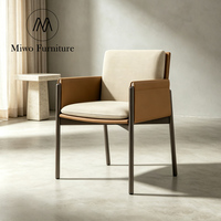 Chaise de salle à manger et de réception moderne italienne avec structure en acier inoxydable et coussin en cuir