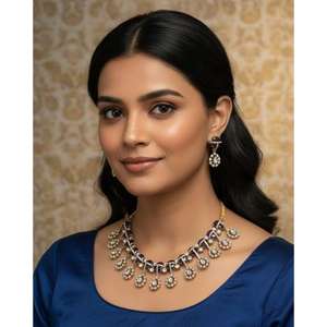 Ensemble collier choker plaqué or avec pierres AD et Maangtikka |   Meilleurs bijoux de mariage pour les fiançailles et les anniversaires de mariage - Product Image 3