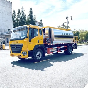 Camión Distribuidor de Asfalto Howo 4x2 de 6000 Litros, Camión Pulverizador de Betún con Caja de Cambios, Bomba, Motor y PLC en Venta - Product Image 5