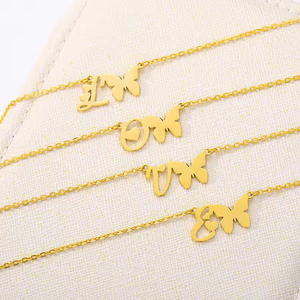 Venta al por mayor de alta calidad de oro de 18 quilates letras mayúsculas inglesas mariposa collar de moda y joyería popular para las mujeres - Product Image 4