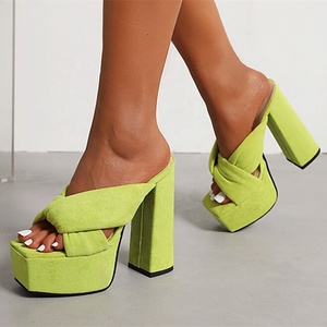 รองเท้าสวมแบบสลิปออนสำหรับผู้หญิง ปี 2022 พื้นหนา สายไขว้ ไซส์ 43 ส้นสูงแบบเปิด หัวเหลี่ยม หน้าผ้ากำมะหยี่ ลายเสือชีตาห์ - Product Image 1