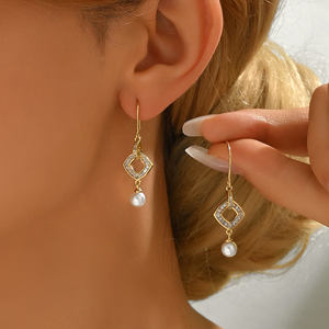 Pendientes de lujo de estilo Vintage para mujer, nuevo diseño de gota a la moda, colgante de perla, Zirconia cúbica, cobre geométrico para regalo de boda - Product Image 1