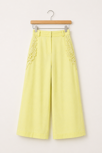 Pantalon large jaune citron pour femme avec détails en dentelle florale, taille haute, élégant et décontracté, idéal pour le bureau et les soirées - Product Image 2