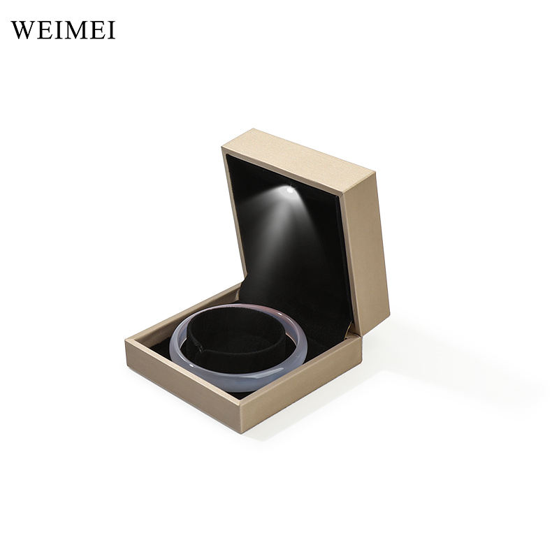 Boîte jonc dorée avec led