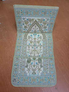 Alfombra de oración plegable islámica de poliéster hecha a mano, cómoda para rodillas con soporte para la espalda, Alfombra de oración musulmana al por mayor - Product Image 4