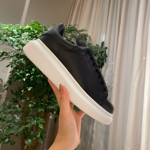 Mocassins de luxe pour hommes de haute qualité, chaussures décontractées blanches à semelle épaisse, en cuir microfibre avec amorti et lacets intégraux - Product Image 4