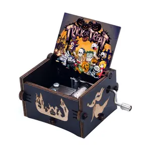 Custom Halloween Populaire Melodie Mini Hand Crank Laser Gegraveerd Houten Muziekdoos