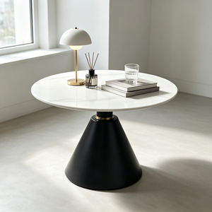 Table d'appoint de luxe en pierre frittée ronde, plateau veiné blanc, base conique noire avec anneau doré, table de salon, table d'hôtel - Product Image 1