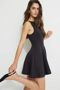 Été Noir a Line Mini robe à col bateau pour femmes Mode Couleur unie Simple Slim Elegant Sleeveless Short Dress Custom Wholesale - Product Image 4