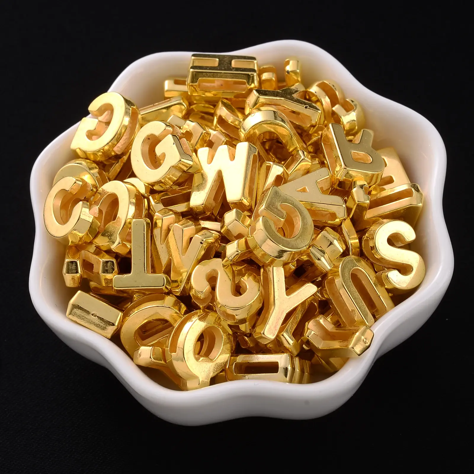 Cuentas de letras de Metal Color dorado a-z alfabeto inicial nombre cuentas para joyería hacer pulsera Diy artesanía en Stock