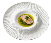 Assiette de luxe en porcelaine fine pour hôtels, vente en gros, faible MOQ, empilable, bord large, plat de service pour traiteur, idéal pour banquets de mariage haut de gamme