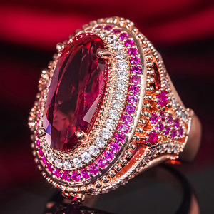 Anello Scintillante di Lusso Stile Corte per Donne, Elegante Gioiello da Dito alla Moda - Product Image 3