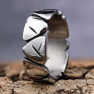 Logo kustom ukiran Fashion sederhana halus klasik bulat baja tahan karat perak pria cincin pita kosong
