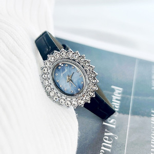 Montre miniature délicate pour femmes, design tournesol étincelant, style cristal, mouvement à quartz, moissanite - Product Image 2
